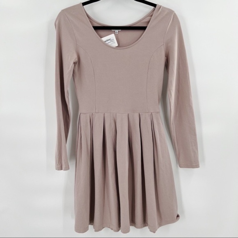 Aritzia Talula Lambeth Dress 🔅 Pink 🔅 Medium